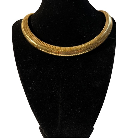 Ellen Kiam Signed Omega Comb Teeth Gold Tone Collar - Picture 3 of 13